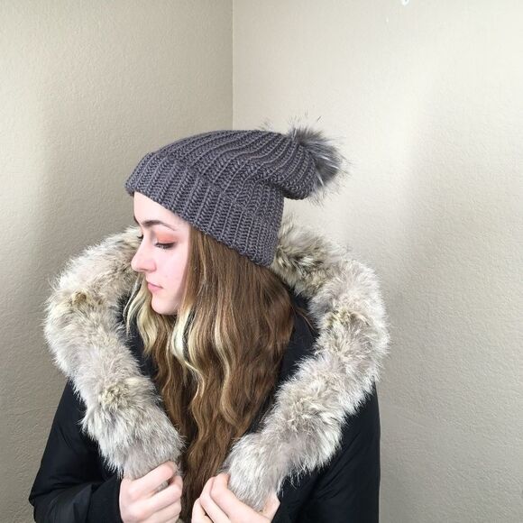 New Treasure and Bond Grey Knit Pom Beanie (F3) - Picture 1 of 7